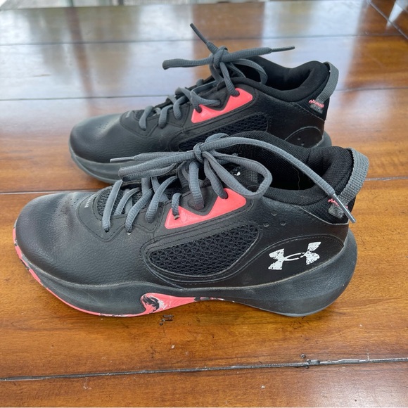 Under Armour 2022 Lockdown 6 GS 'Black Blitz Red' boys youth sneakers - Picture 10 of 11